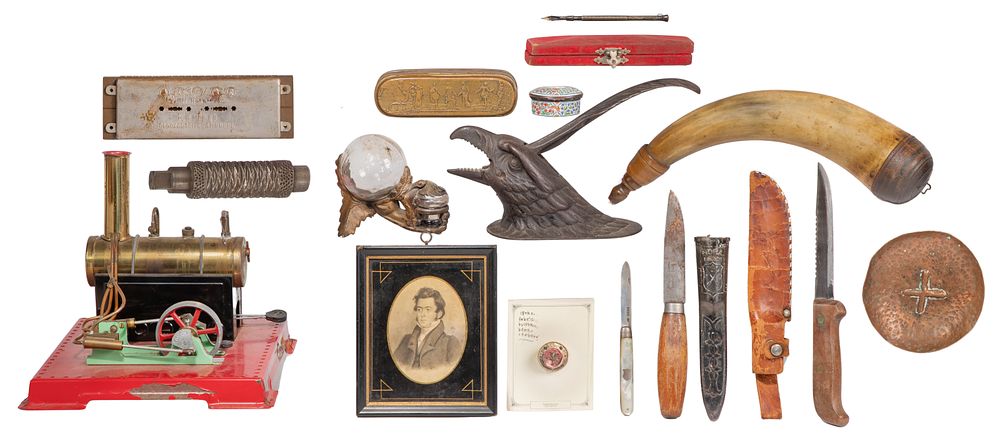 Lot 371: Decorative Object Assortment
