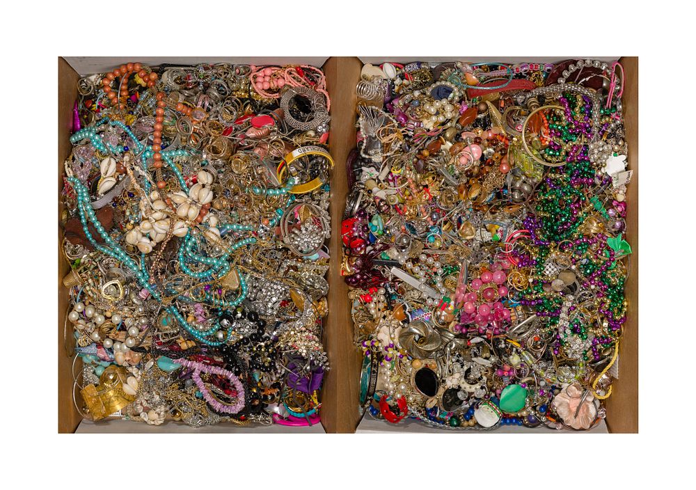 Lot 286: Costume Jewelry Assortment