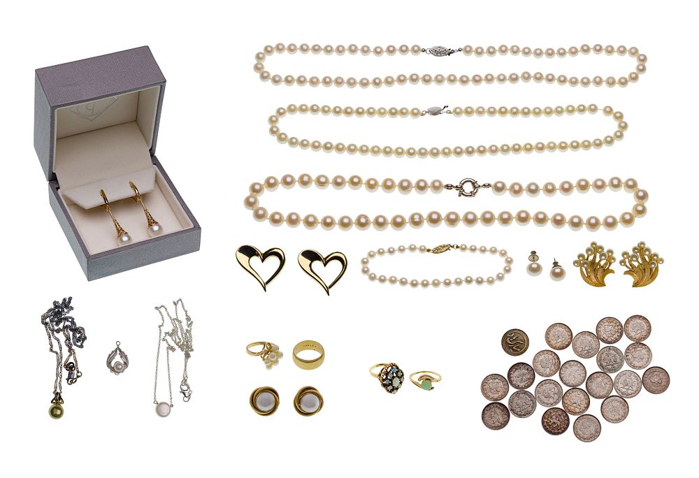Lot 324: Gold, Sterling Silver and Costume Jewelry Assortment