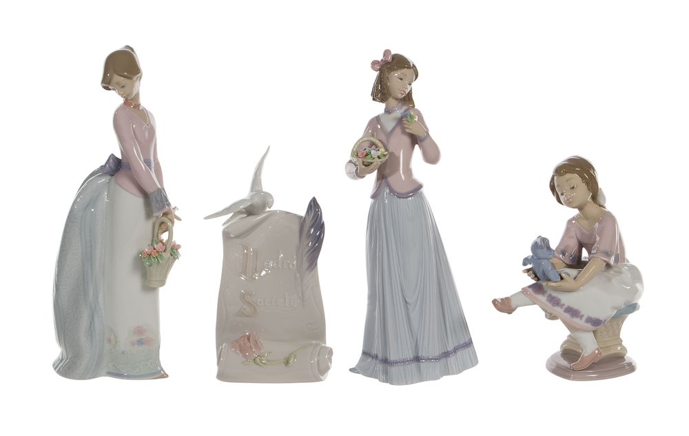 Lot 293: Lladro Figurine Assortment