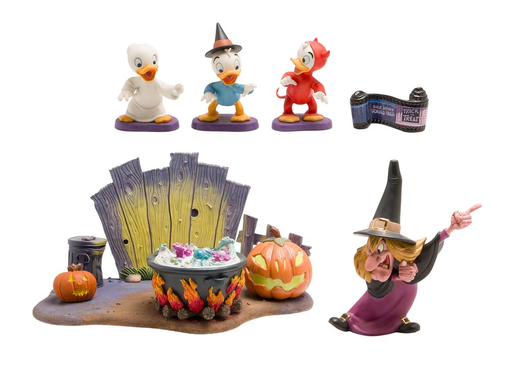 Disney - Disney Classics Collection Donald Duck Figurine Assortment 
A complete set of (7) Trick 
