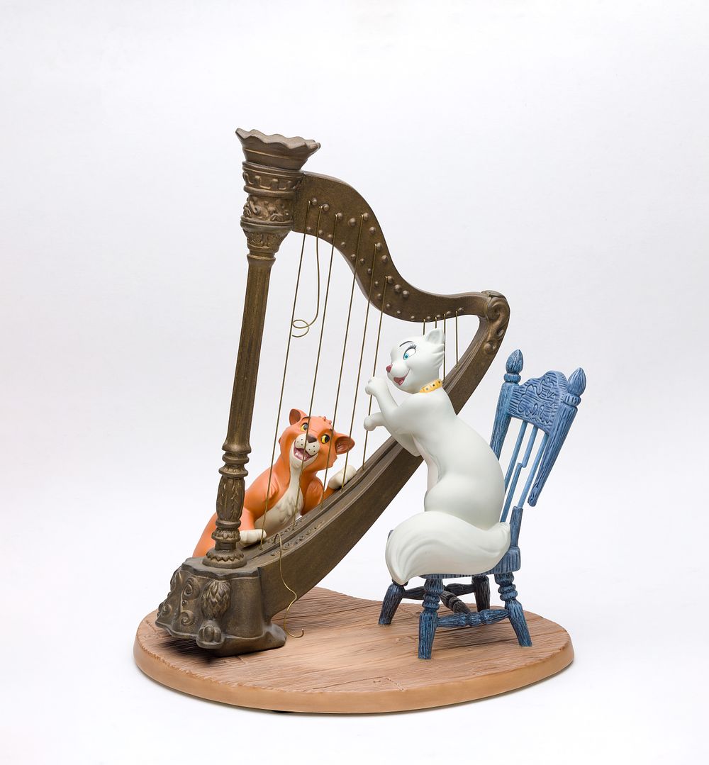 Lot 181: Disney Classics Collection 'Plucking the Heartstrings' Figurine