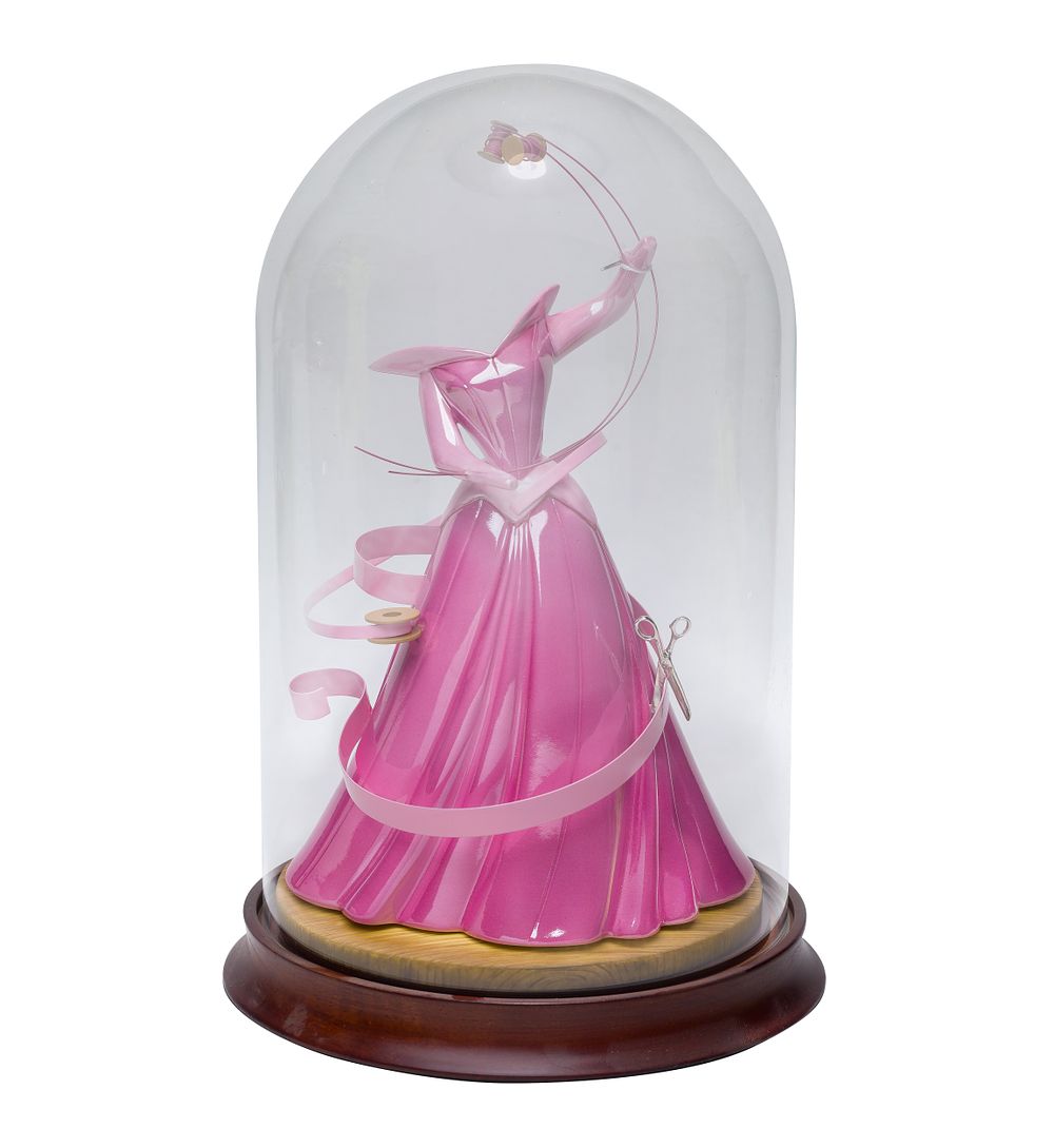 Lot 187: Disney Classics Collection 'A Dress a Princess Can Be Proud In' Figurine