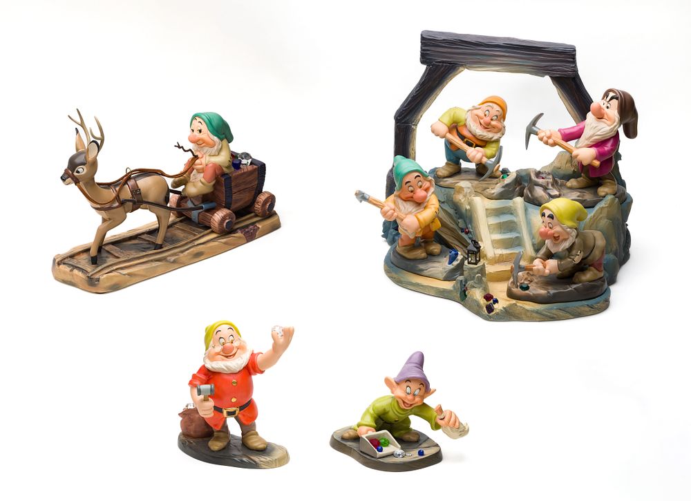 Lot 189: Disney Classics Collection 'Snow White and the Seven Dwarfs' Jewel Mine and Figurine Assortment