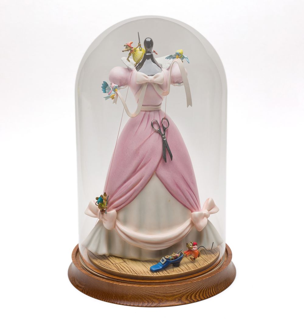 Lot 190: Disney Classics Collection 'A Lovely Dress for Cinderelly' Figurine