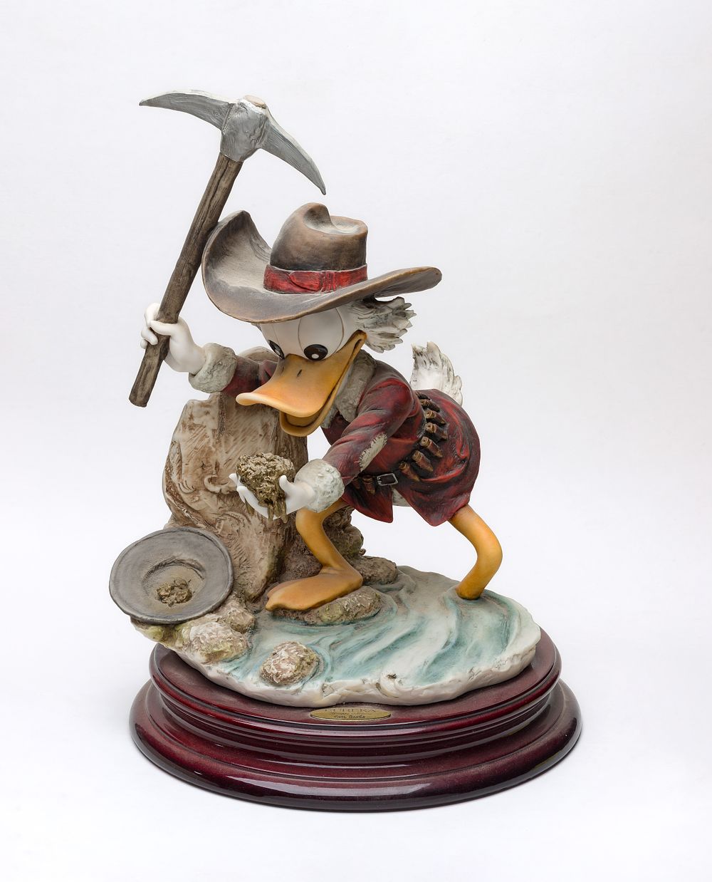 Lot 191: Guiseppe Armani Uncle Scrooge 'Eureka' Figurine
