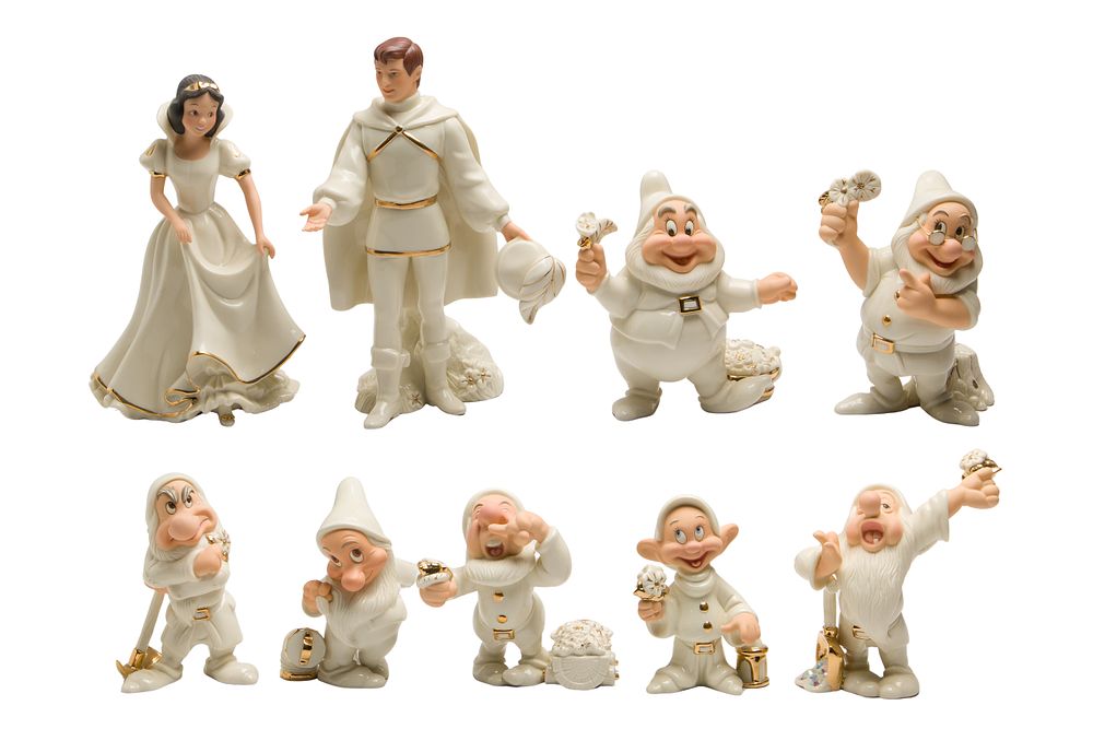 Lot 213: Disney / Lenox Showcase Classics 'Snow White and the Seven Dwarfs' Figurine Set