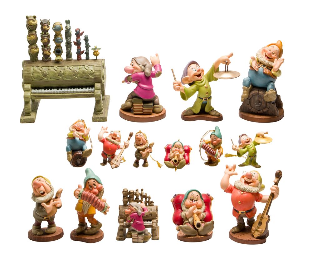 Lot 223: Disney Classics Collection 'Snow White and the Seven Dwarfs' Figurine Assortment