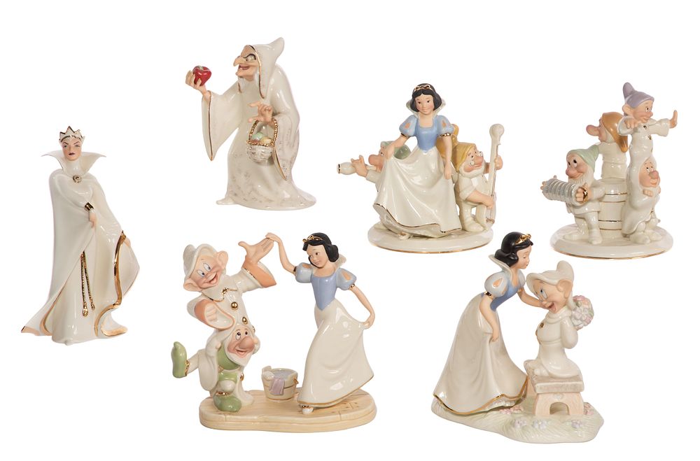 Lot 261: Disney 'Snow White and the Seven Dwarfs' Porcelain Figurine Assortment