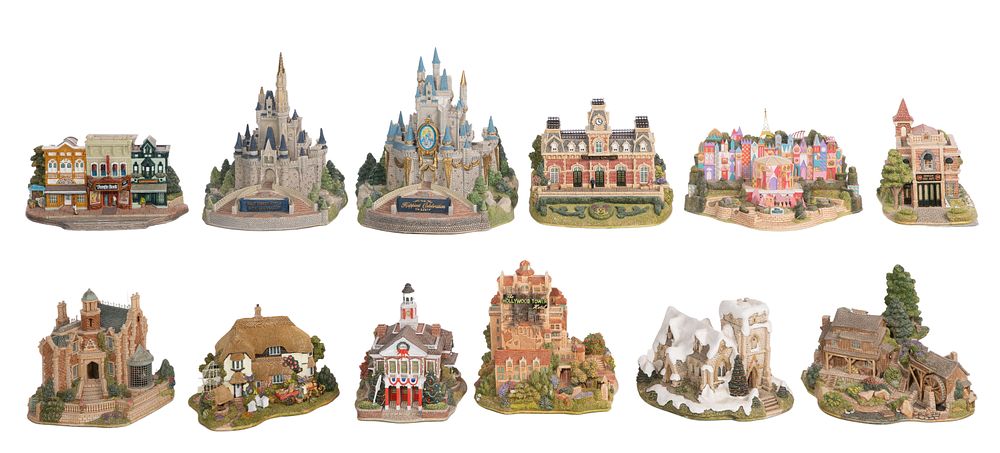Lot 369: Ray Day for Lilliput Lane 'Disneyland Attraction' and 'Main Street' Assortment