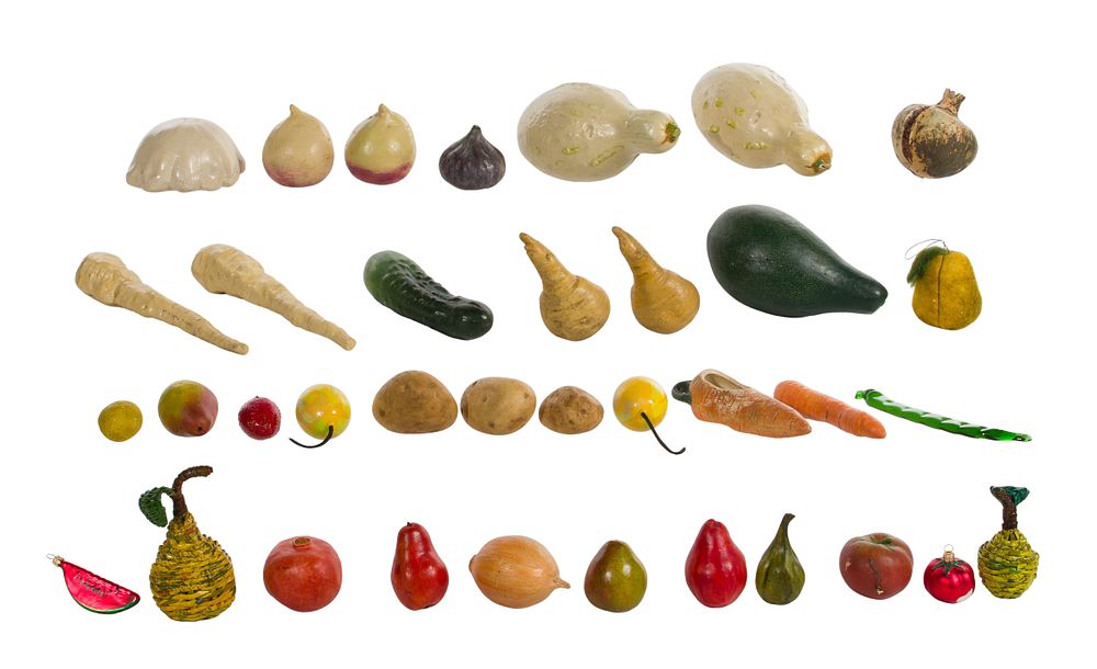 Lot 267: Decorative Fruit and Vegetable Assortment