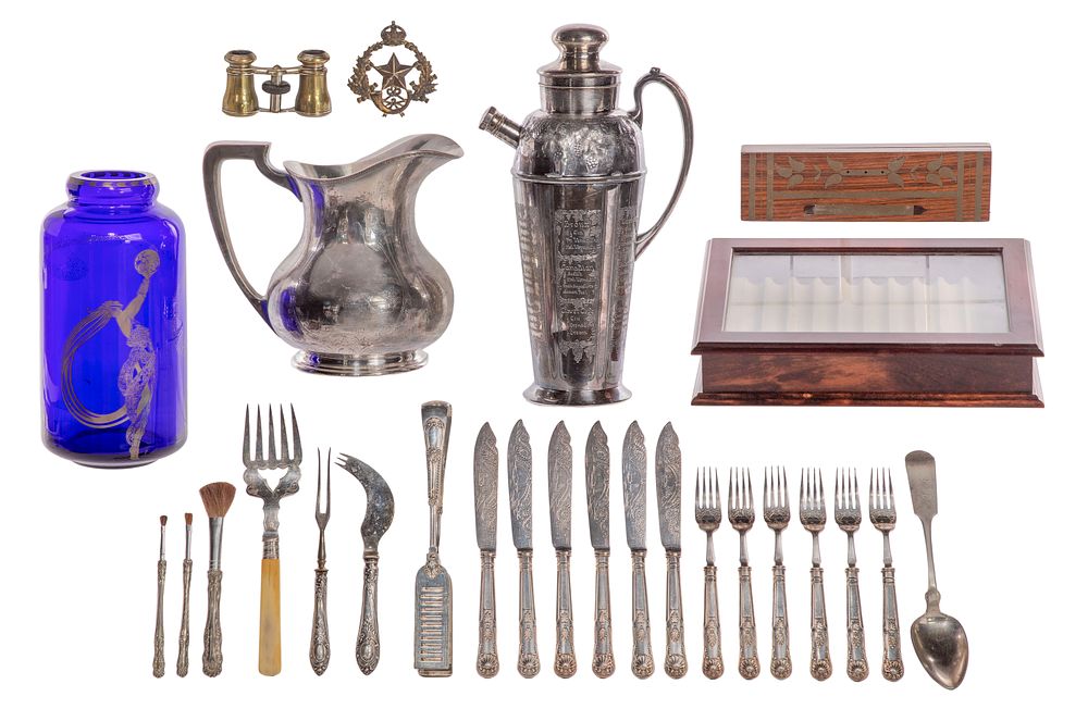 Lot 268: Decorative Object Assortment
