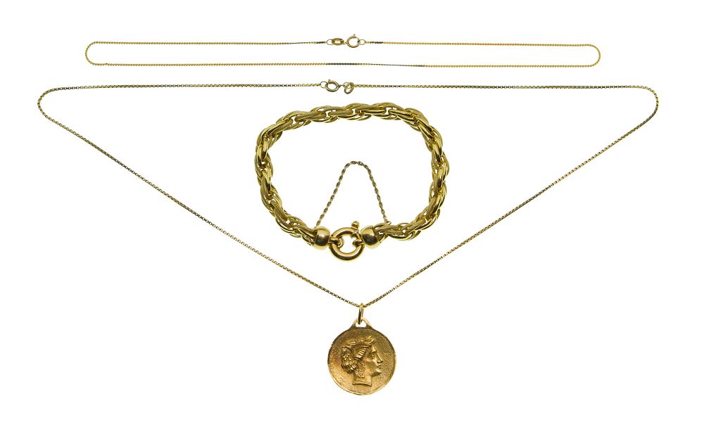 Lot 428: 18k Yellow Gold Jewelry Assortment