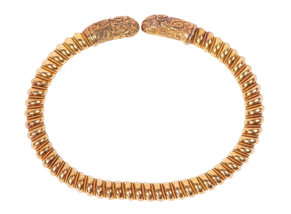 Lot 432: 18k Yellow Gold Flexible Crossover Cuff Bracelet