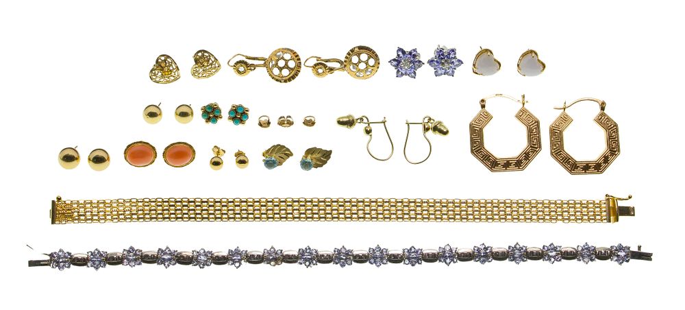 Lot 444: 14k Yellow Gold Bracelet and Earring Assortment