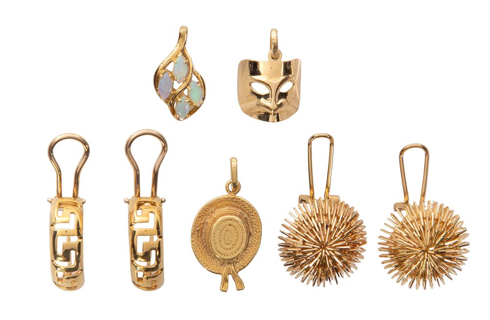 Lot 449: 18k Yellow Gold Jewelry Assortment