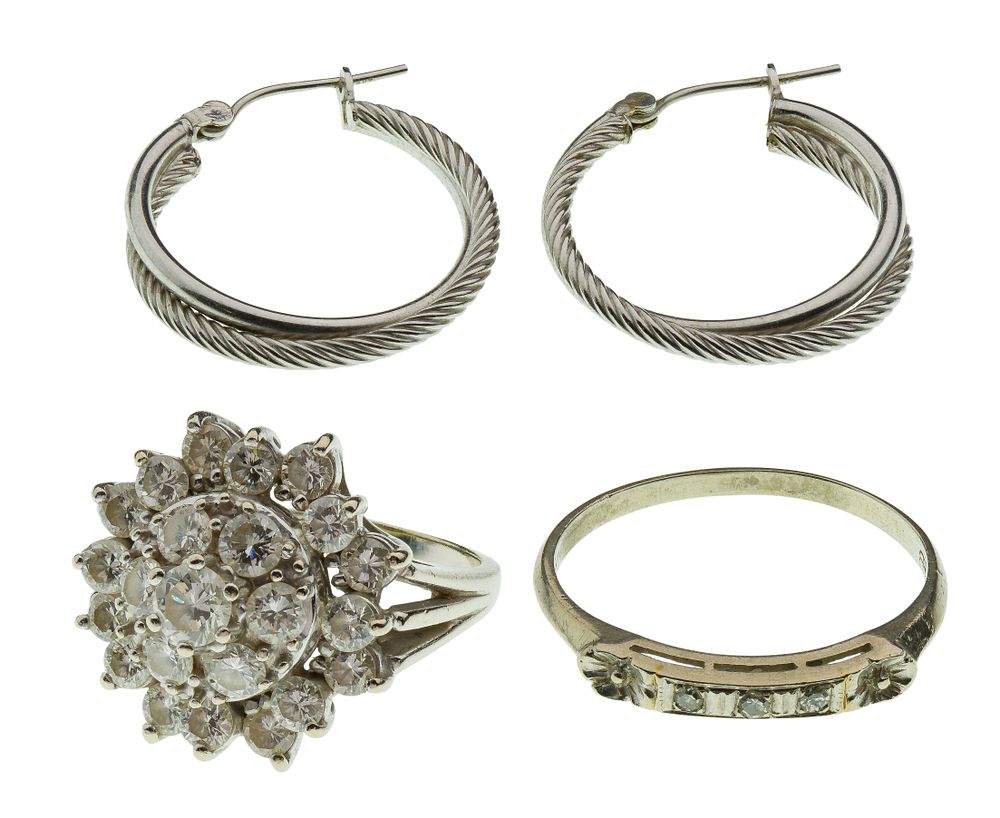 Lot 480: 14k White Gold and Diamond Ring