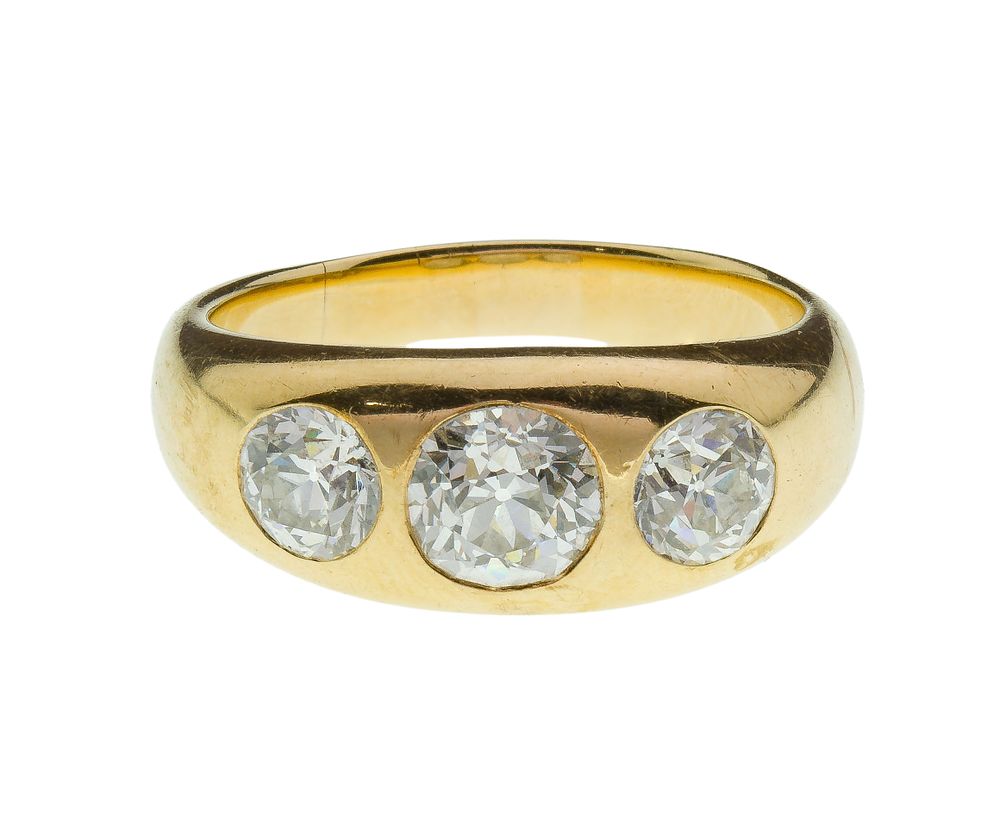 Lot 482: 14k Yellow Gold and Diamond Ring