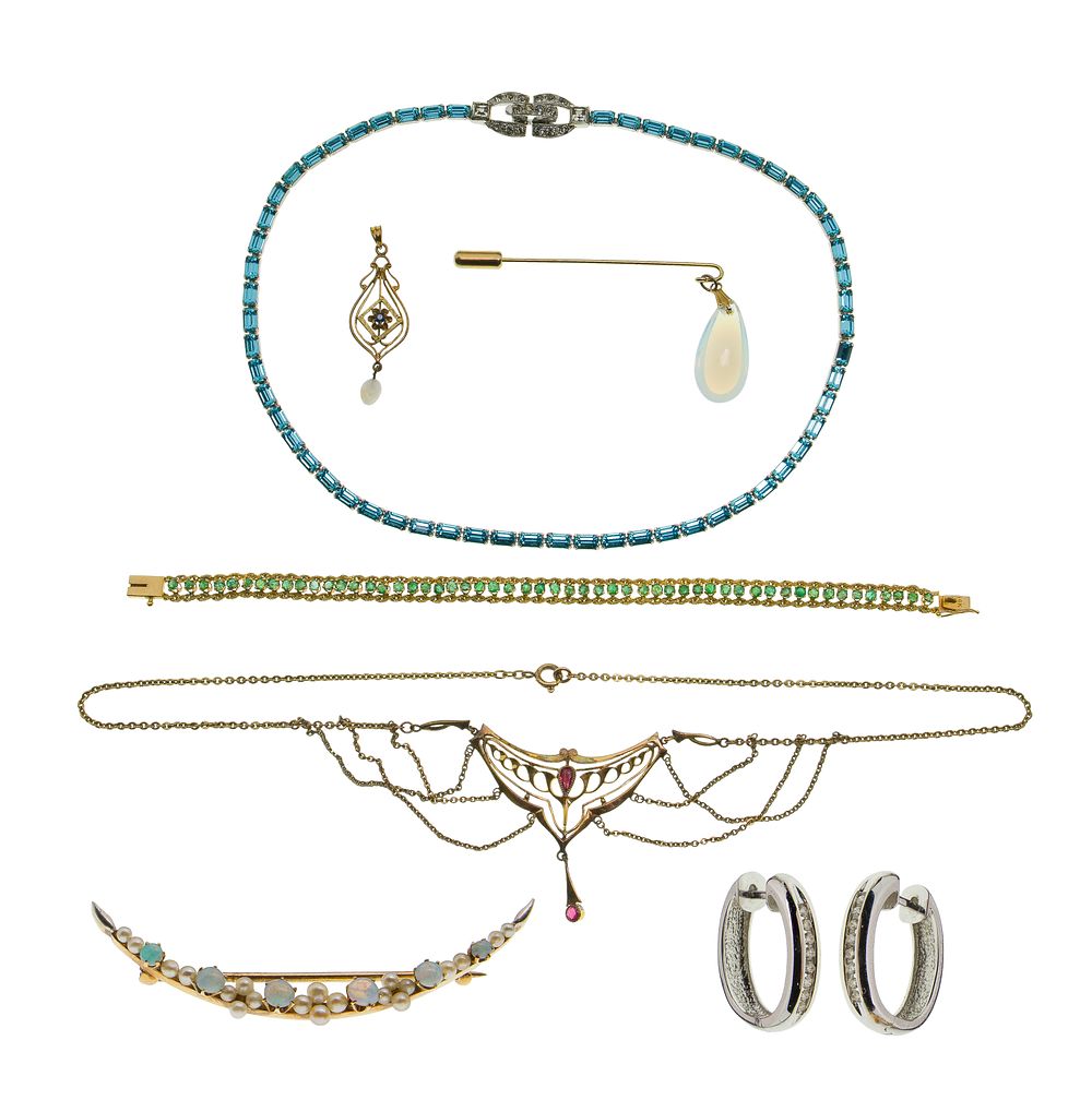 Lot 505: 14k Gold and Costume Jewelry Assortment