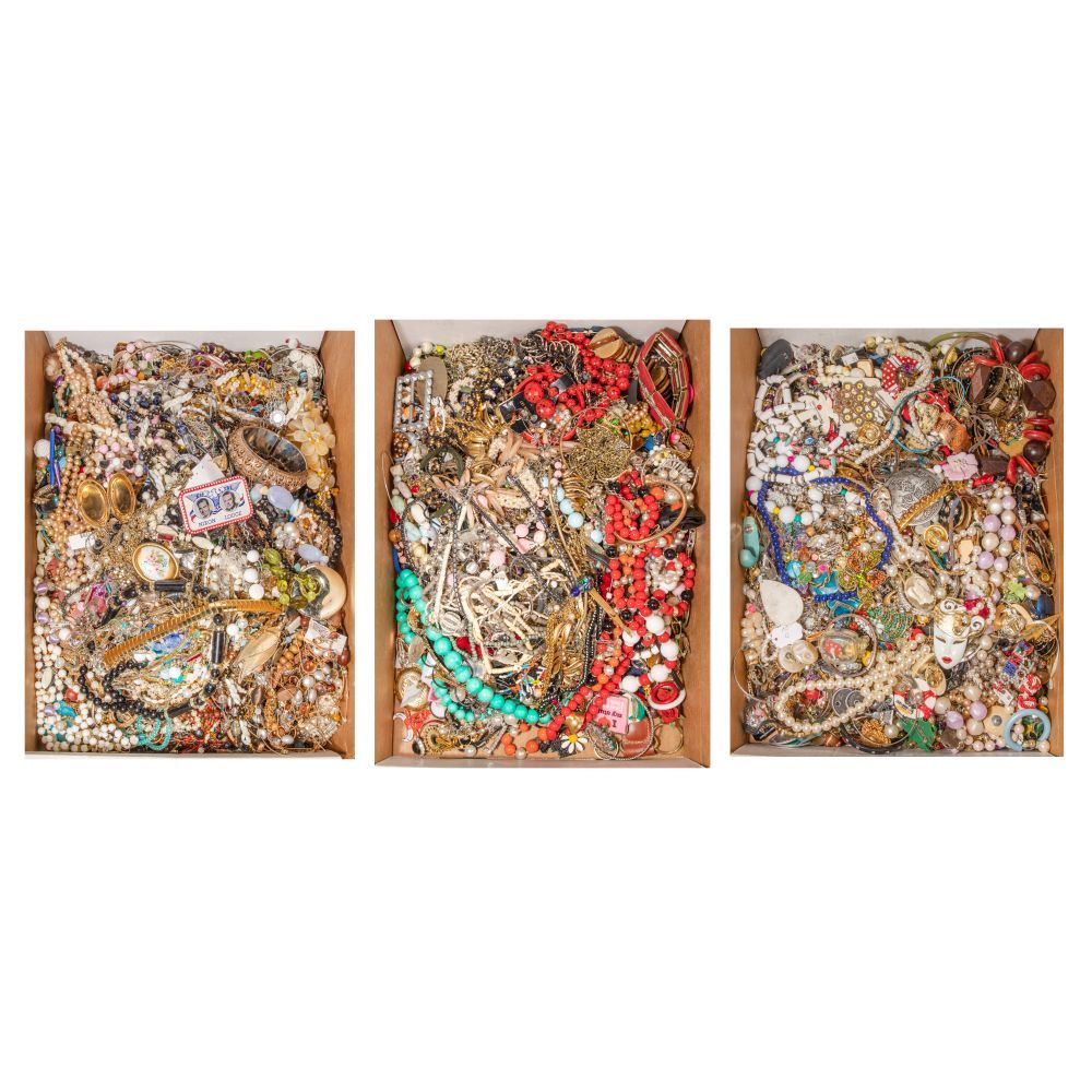 Lot 520: Costume Jewelry Assortment