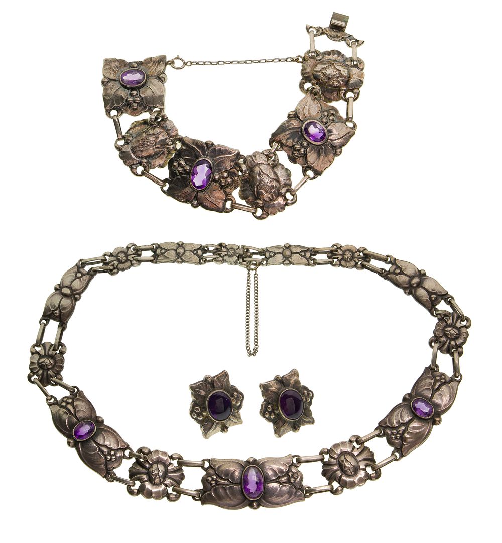Lot 531: Kalo Sterling Silver Jewelry Suite