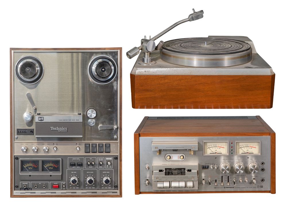 Lot 399: Stereo Equipment Assortment