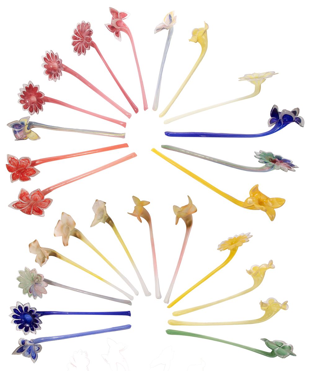 Lot 310: Art Glass Flower Assortment