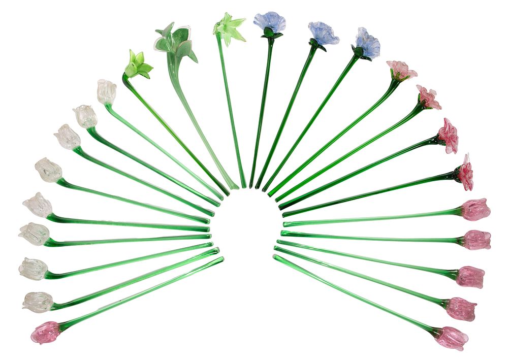 Lot 311: Art Glass Flower Assortment