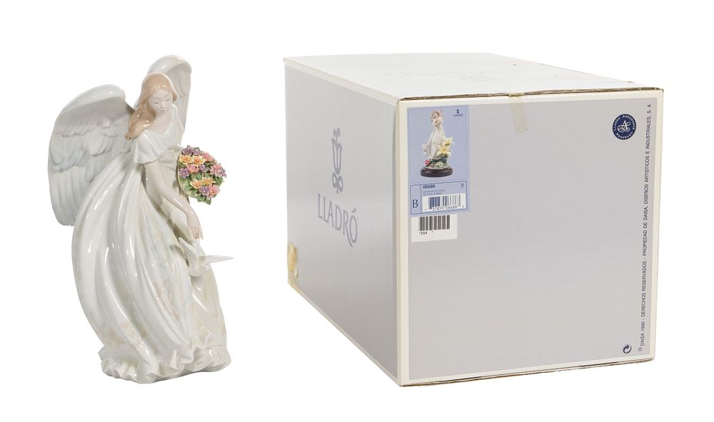 Lot 375: Lladro Porcelain Figurines