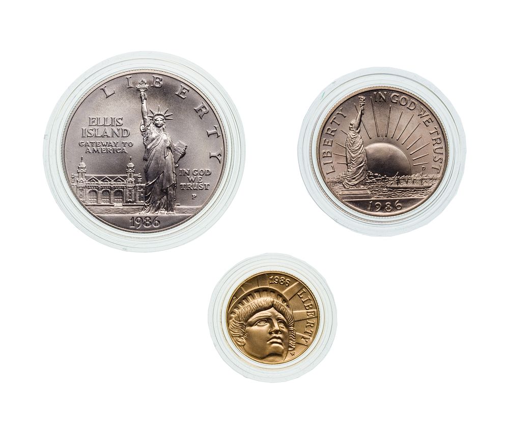 Lot 323: 1986 Liberty Gold and Silver Coin Set