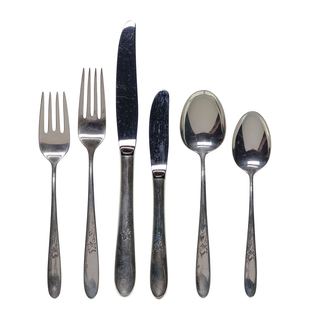 Lot 328: Reed & Barton Autumn Leaves Sterling Silver Flatware Service