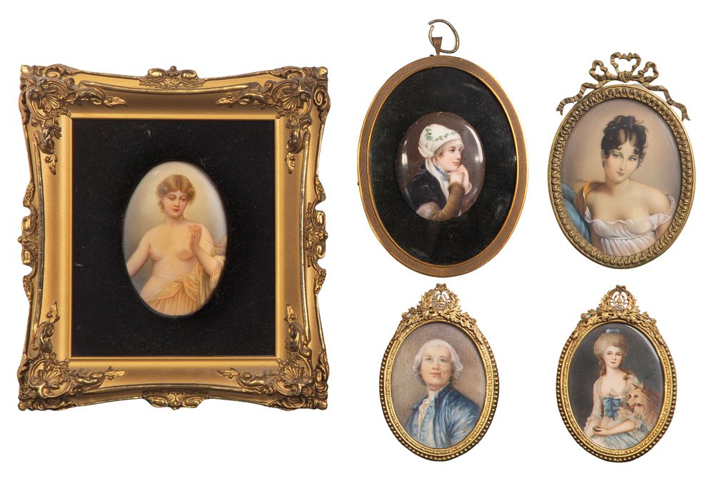 Lot 345: Porcelain Plaque Assortment