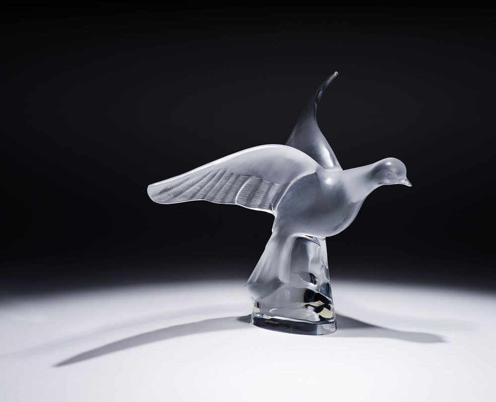 Lot 400: Lalique Crystal Colombe Clita Dove Sculpture