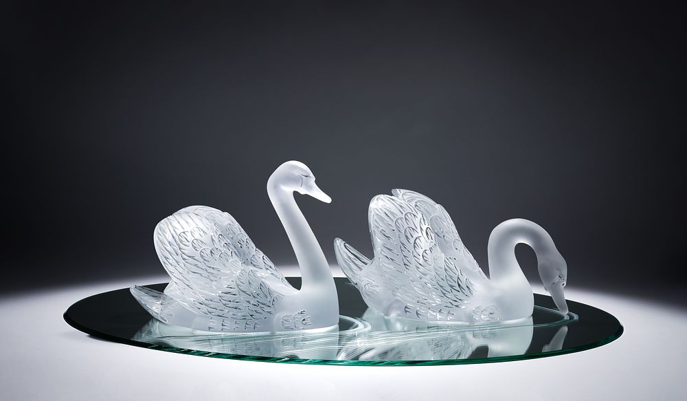 Lot 402: Lalique Crystal Miroir Cygnes Centerpiece