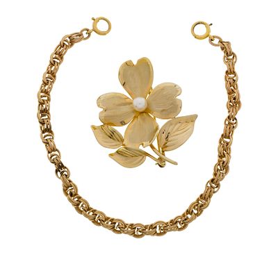 14k Yellow Gold Bracelet and Brooch (2) items including a floral-form brooch having a central 