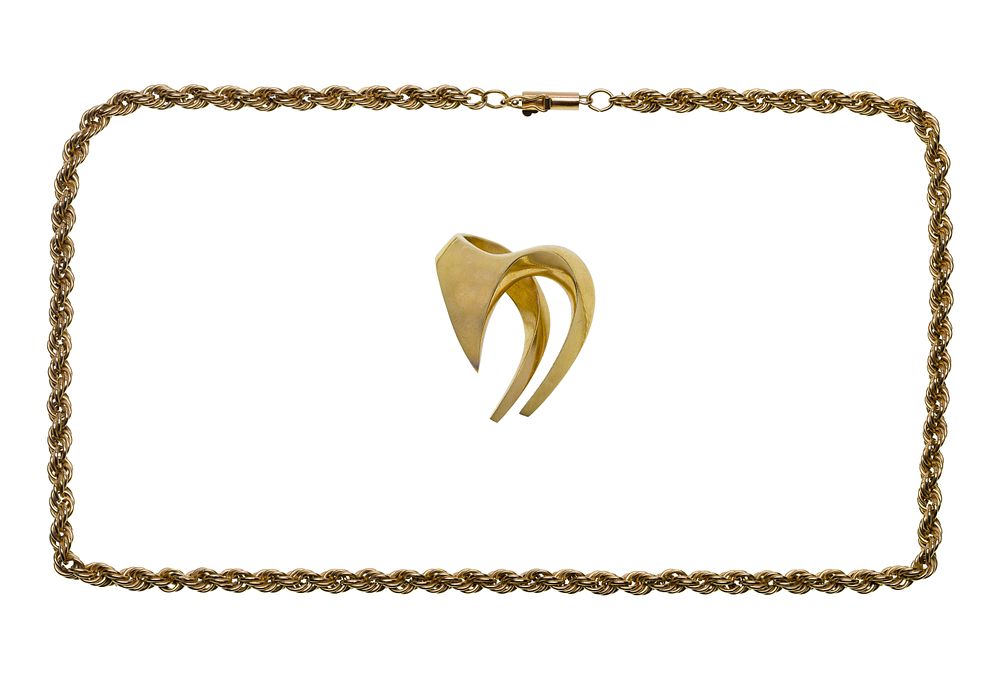Lot 279: 14k Yellow Gold Pendant and Necklace