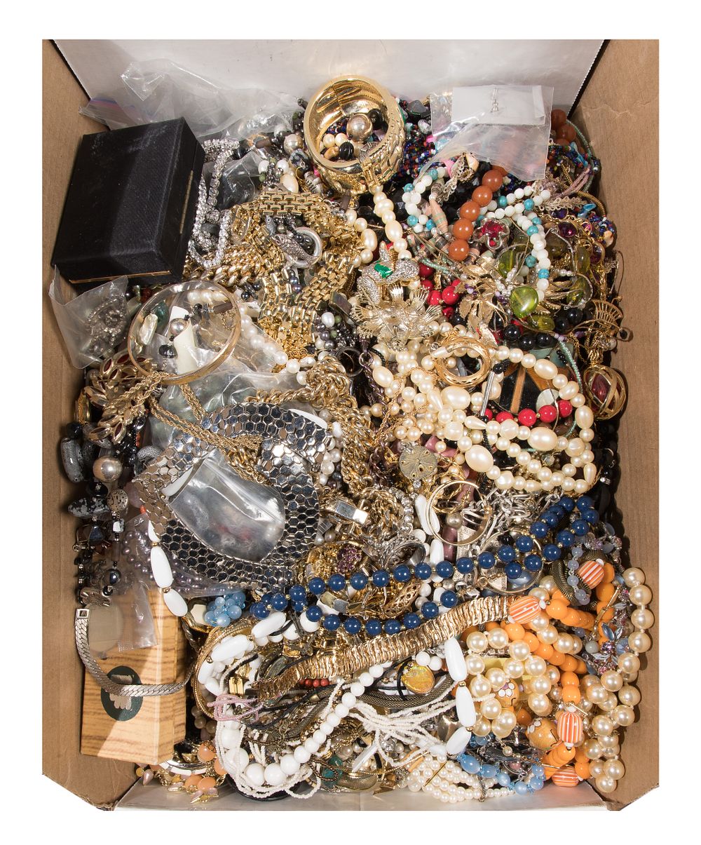 Lot 318: Costume Jewelry Assortment
