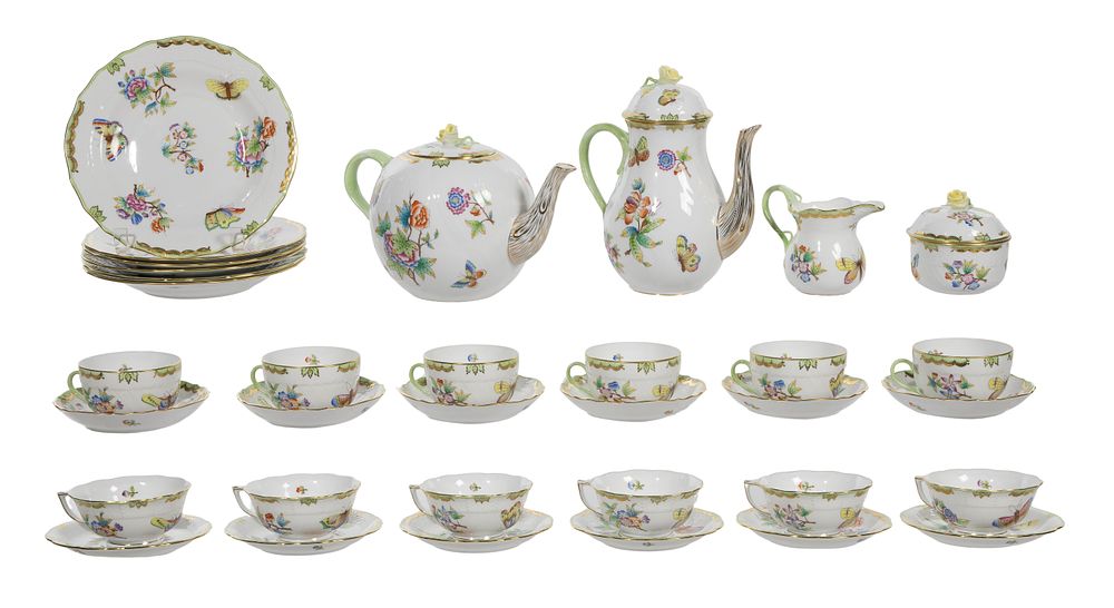 Lot 370: Herend Old Queen Victoria Porcelain Dessert Service