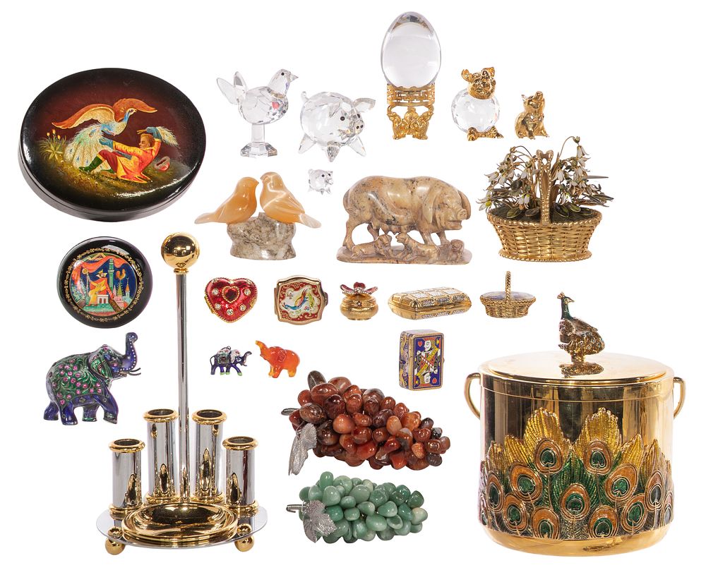 Lot 399: Decorative Object Assortment