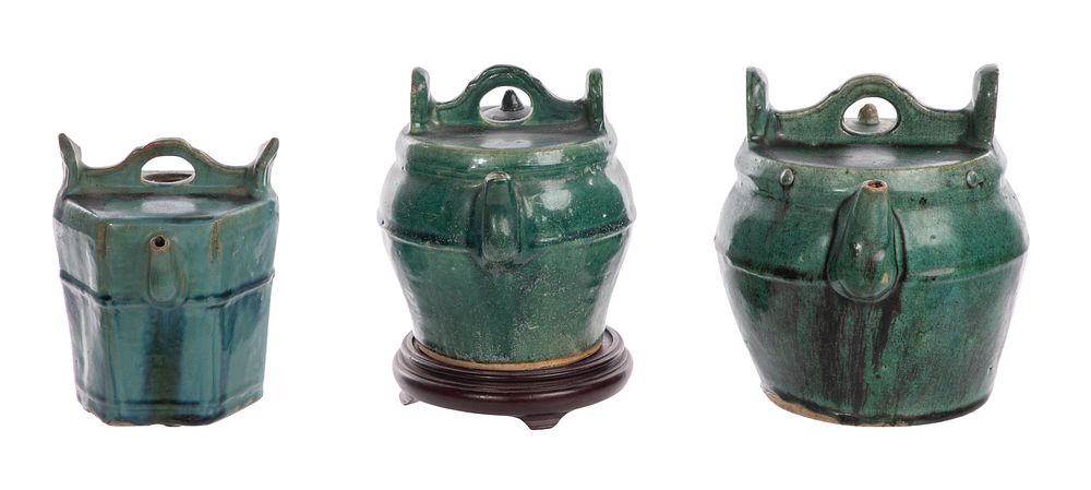 Lot 432: Chinese Shiwan Pottery Teapot Assortment