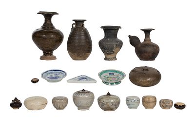 Southeast Asian Thai Sukhothai Sawankhalok Pottery Assortment (18) total items including a 