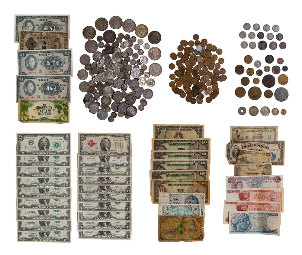 Lot 546: Coin and Currency Assortment