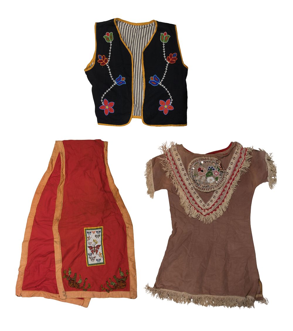 Lot 683: Native American Great Lakes Beaded Textile Assortment