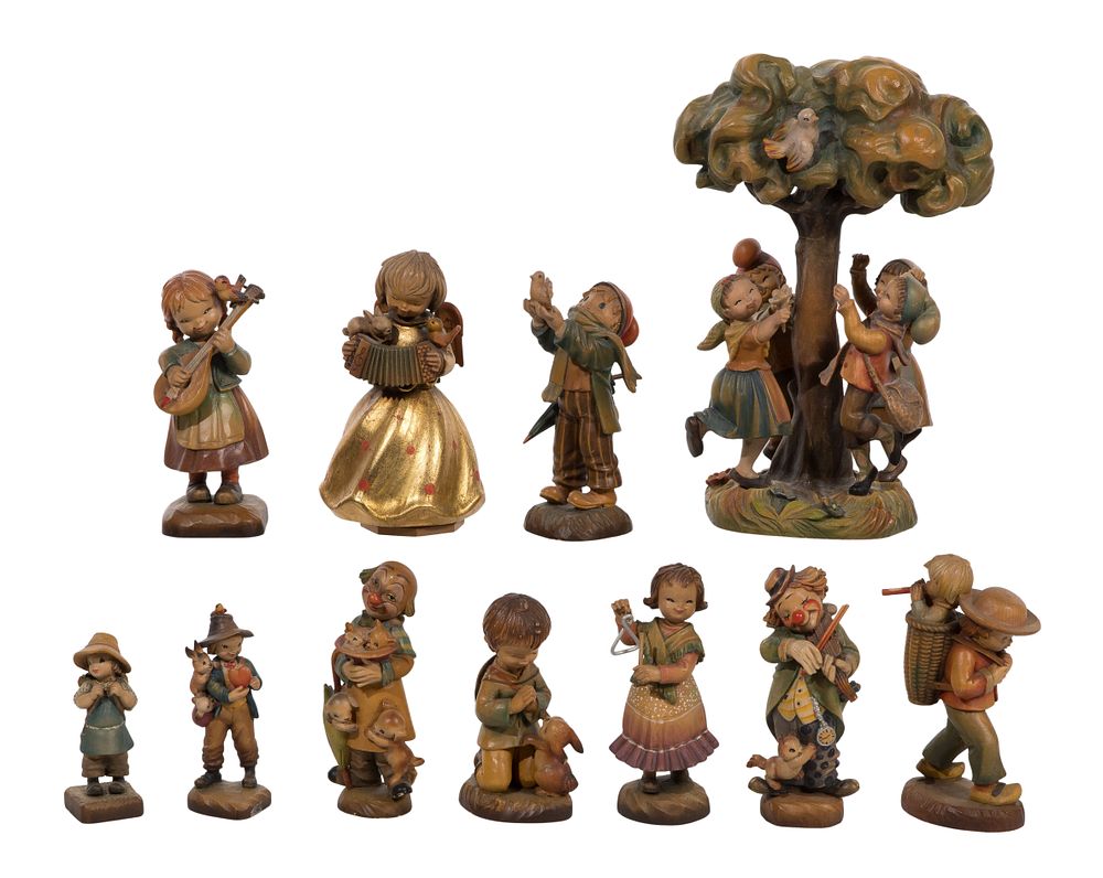 Lot 316: Anri Wood Figurine Assortment