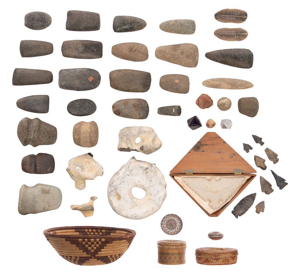 Lot 369: Arrowhead and Tool Assortment