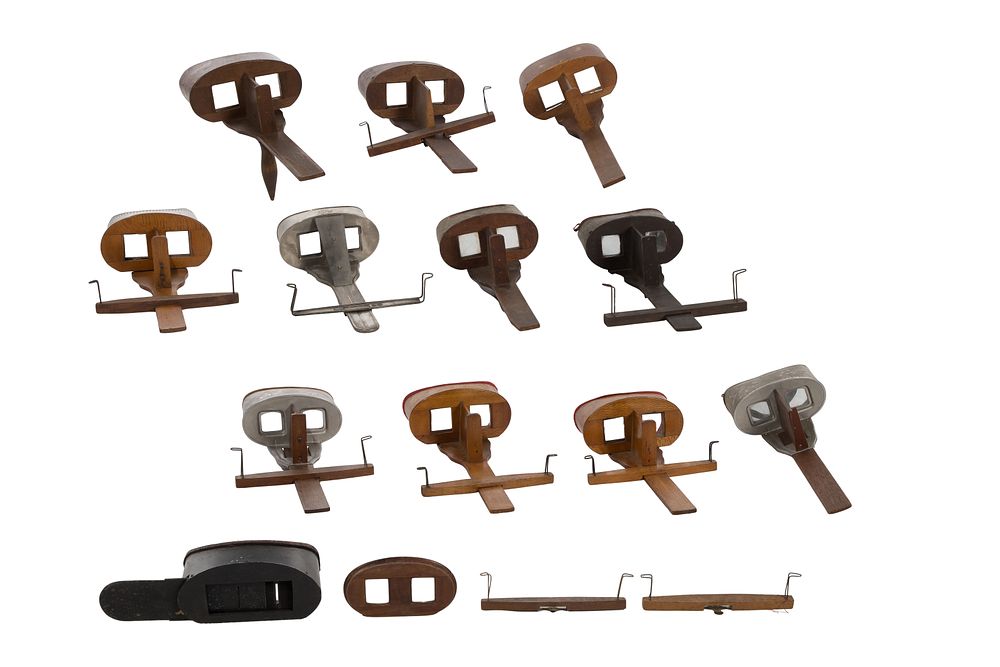 Lot 519: Wood Stereoviewer Assortment