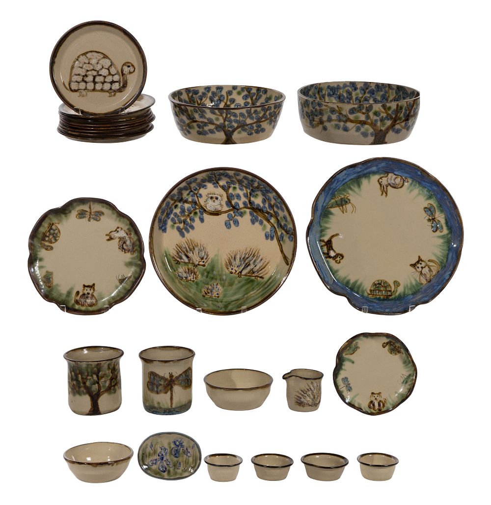 Lot 277: Janet Resnick (American, b.1952) Pottery Assortment
