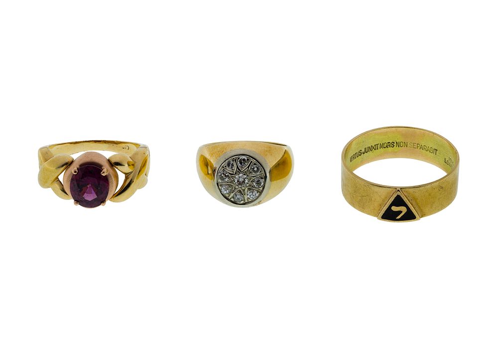 Lot 251: 10k Yellow Gold Ring Assortment