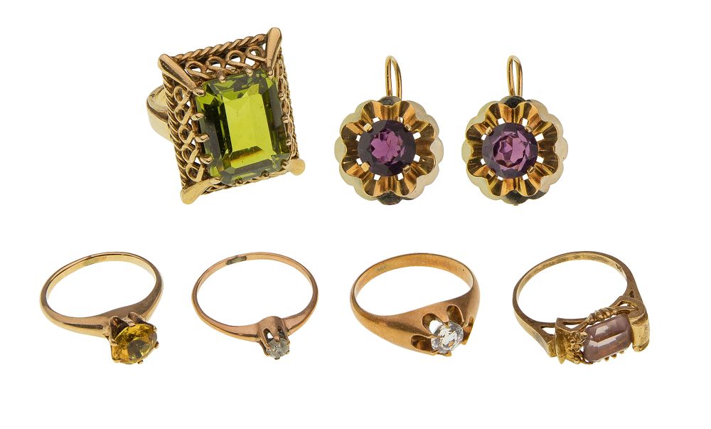 Lot 277: 18k and 10k Yellow Gold Jewelry Assortment
