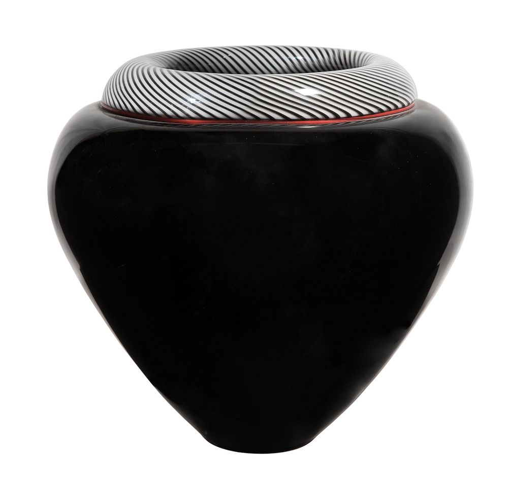 Lot 318: Lino Tagliapietra (Italian, b.1934) for Effetre International Murano glass Vase